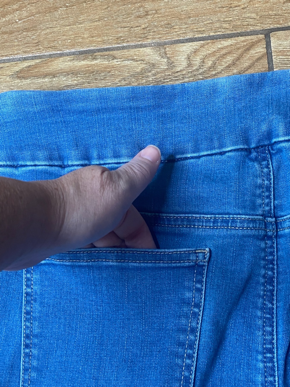 Chico’s Perfect Stretch Soft 2 Pedal Pusher - Picture 5 of 8